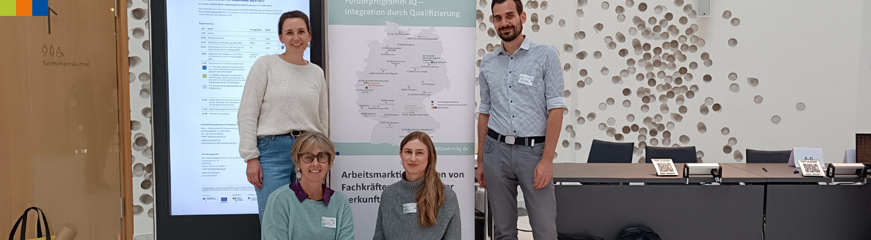 Kolleg*innen von MigraNet bei der IQ-Fachkonferenz in Berlin im Austausch mit Partnernetzwerken